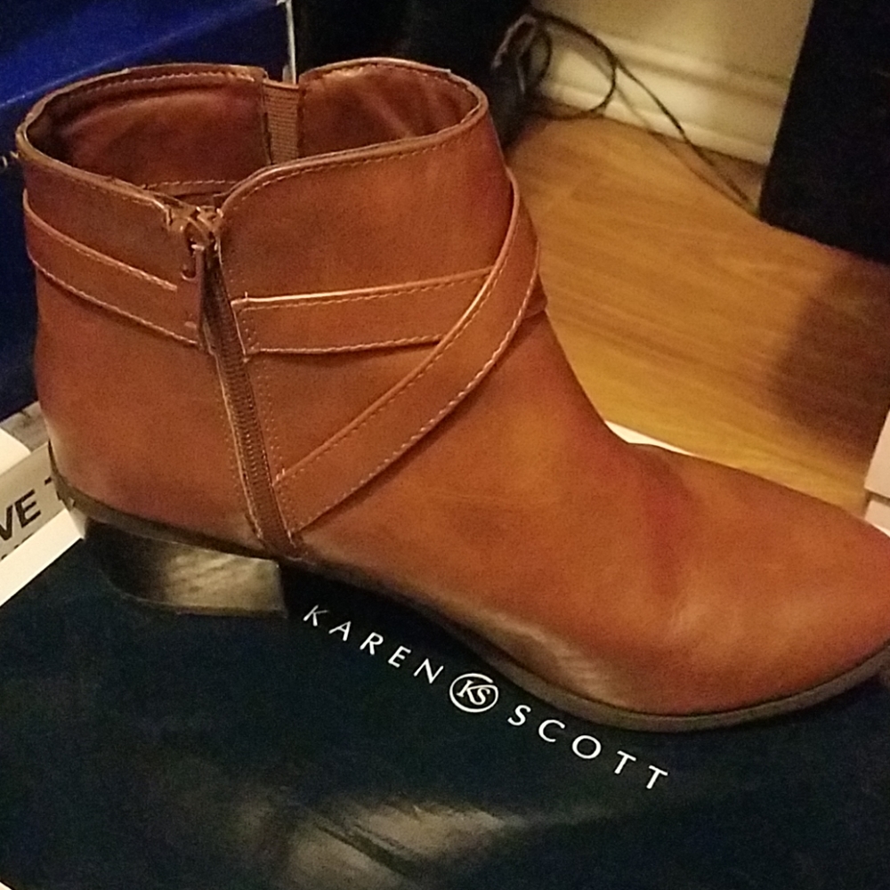 Boots - Picture 3 of 3